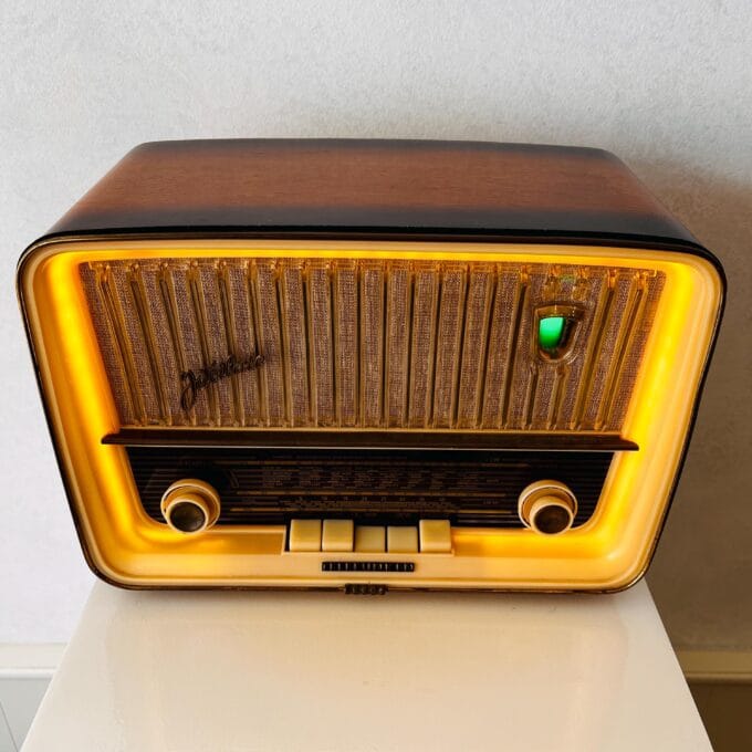 Telefunken Jubilate 8 Tube Radio with Bluetooth – Mid Century Wood Case, Restored & Working