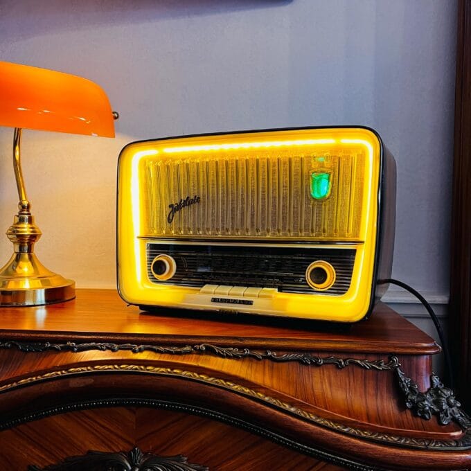 Telefunken Jubilate 8 Tube Radio with Bluetooth – Mid Century Wood Case, Restored & Working